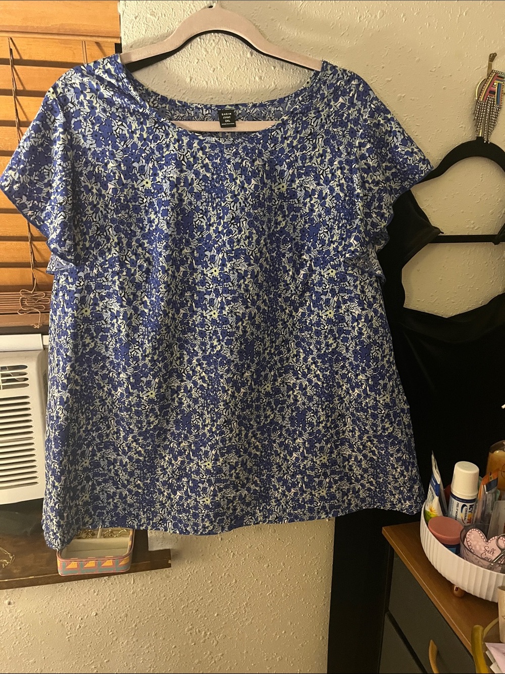 SHEIN Blue and White Floral Short Sleeve Blouse